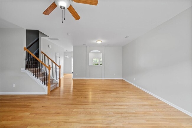 Building Photo - Well Maintained Three Bedroom Home!