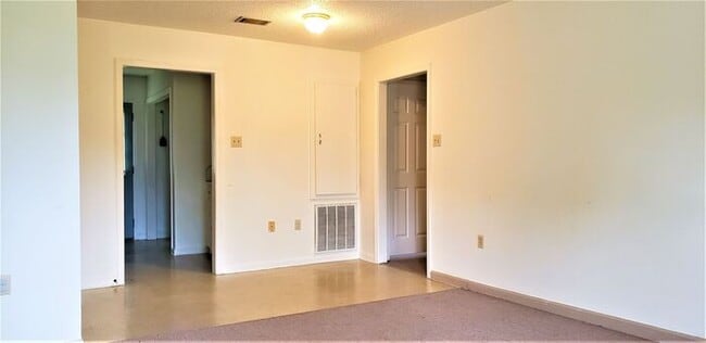 Building Photo - Vilonia Duplex Available Now.