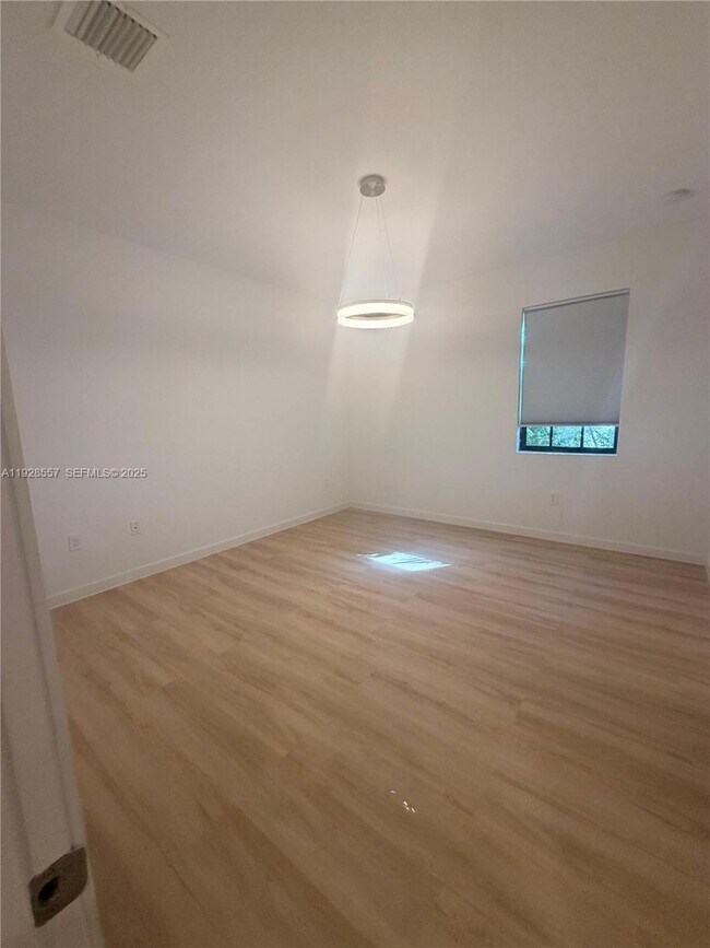 Building Photo - 711 SW 11th St