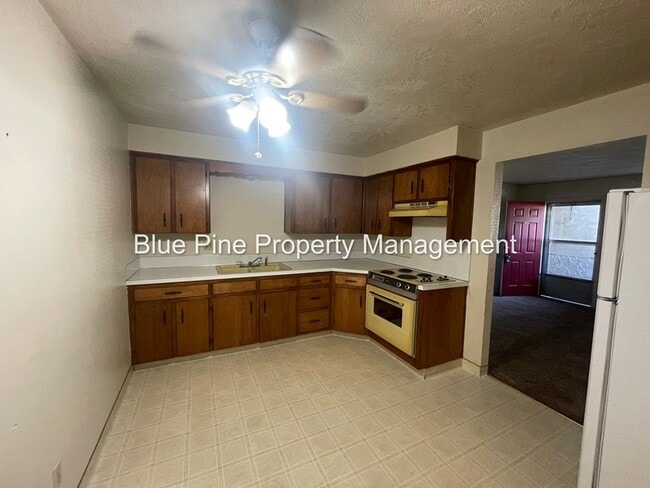 Building Photo - 1680 Calkins Ave