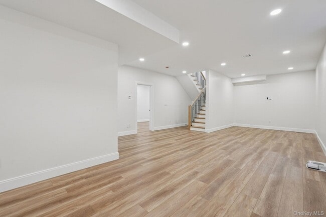 Building Photo - 400 Phillips Hill Rd