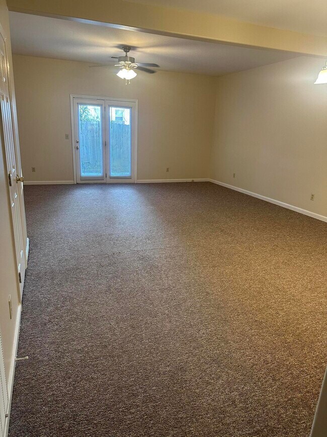 Building Photo - 2005 River Ridge Rd