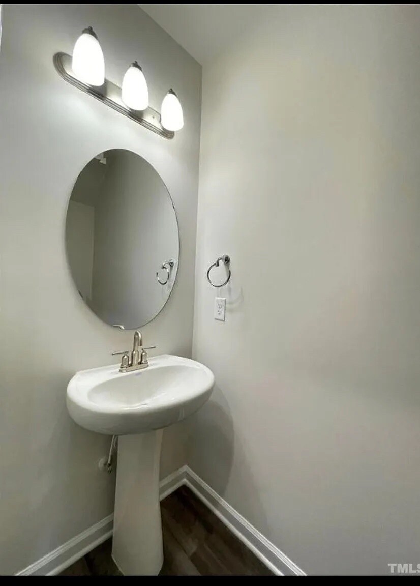 Building Photo - Room in Townhome on Joneshaven Dr