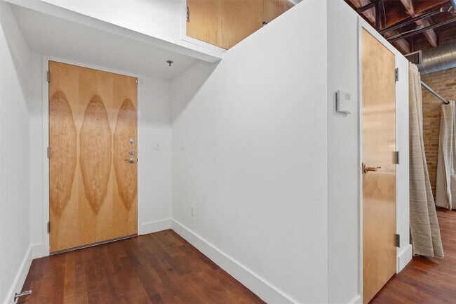 Building Photo - 411 Brazos St