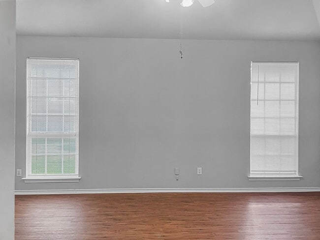Building Photo - Beautiful 2 Story Home with Greenbelt Views!