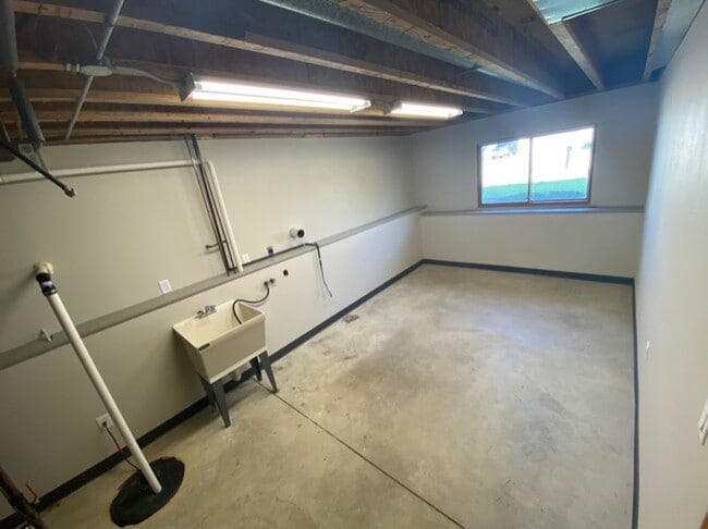 Building Photo - 3626 King Dr SW