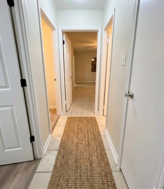 Building Photo - 791 Par Ave