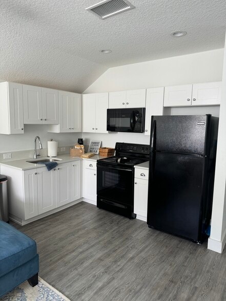 Kitchen - 724 Lake Brim Dr