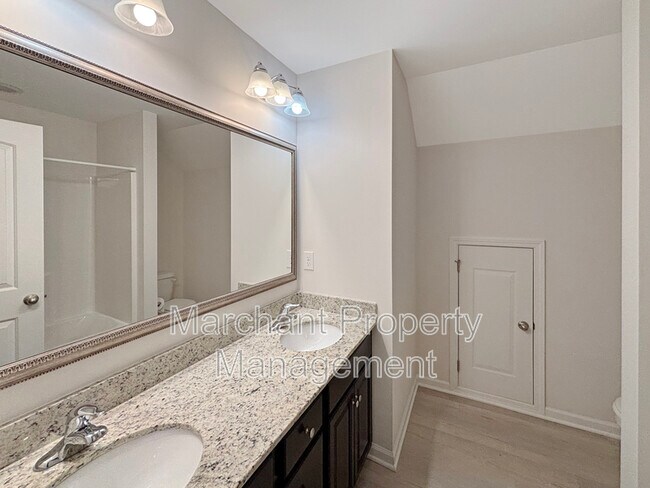 Building Photo - 459 Torrington Dr
