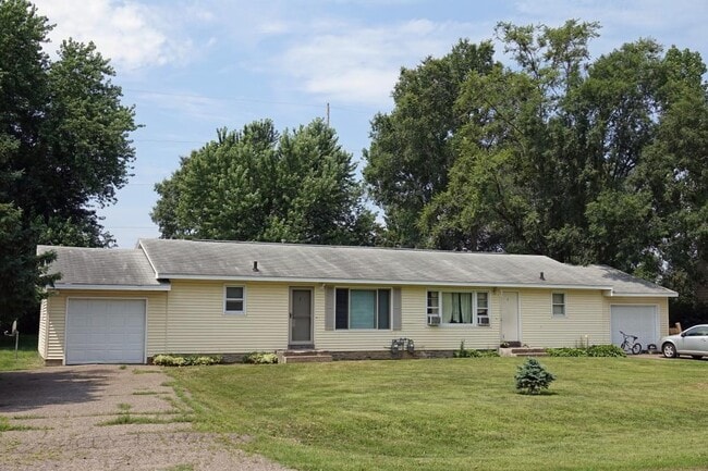 Primary Photo - 62 W Woodridge Dr