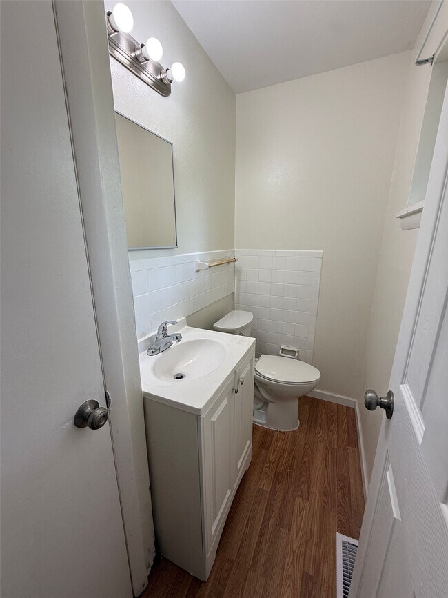 Building Photo - 10078 Green Valley Dr
