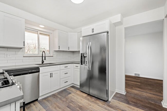 Building Photo - AVAILABLE APRIL 1ST! RENOVATED 3-bedroom!