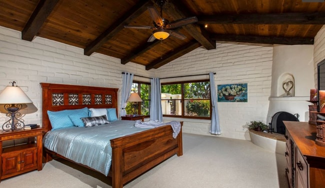 Building Photo - This Beautiful Hacienda Style Home combine...