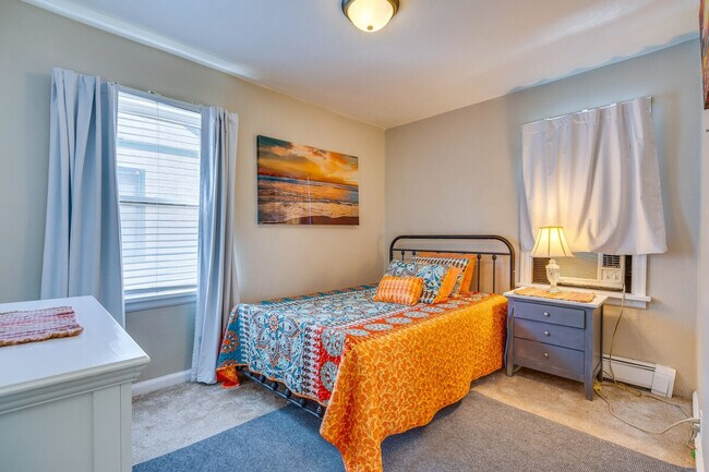 Building Photo - 1923 Lake Ave