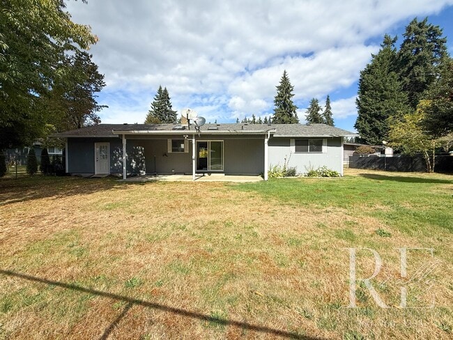 Building Photo - Bright 3BR Home on Amelia Ct | LVP Floors,...