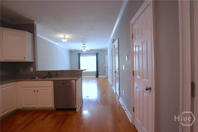 Building Photo - 460 S Barnett Shoals Rd