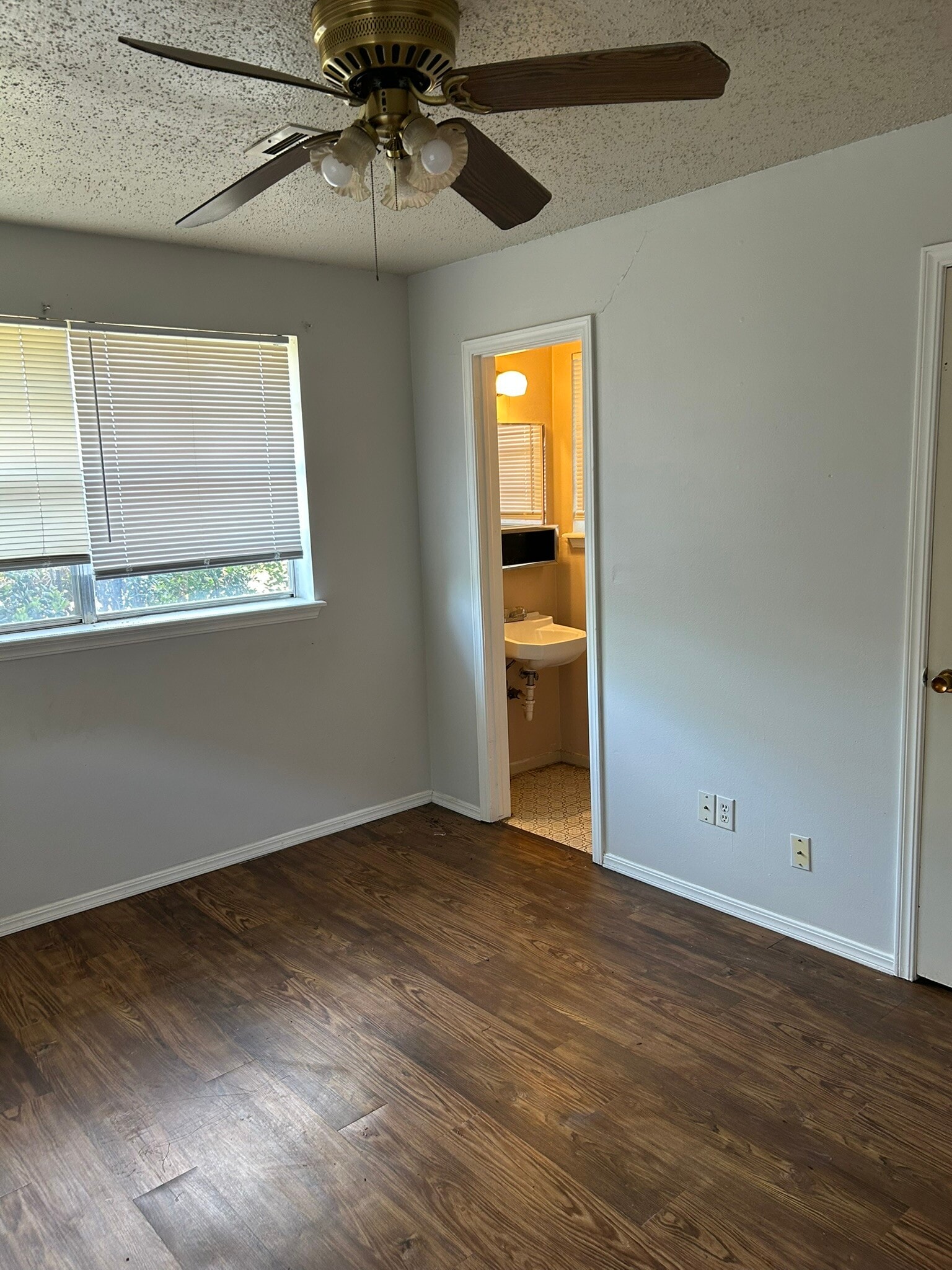 Master bedroom - 1317 Lakecrest Dr