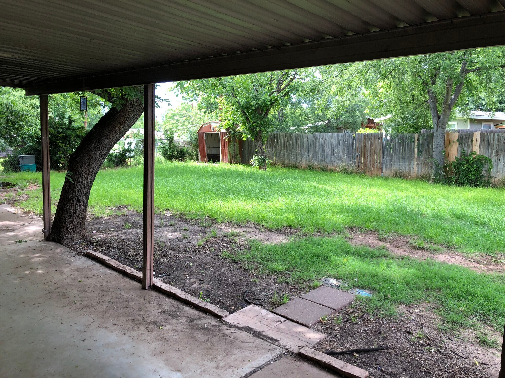 HUGE backyard - 2754 Yale