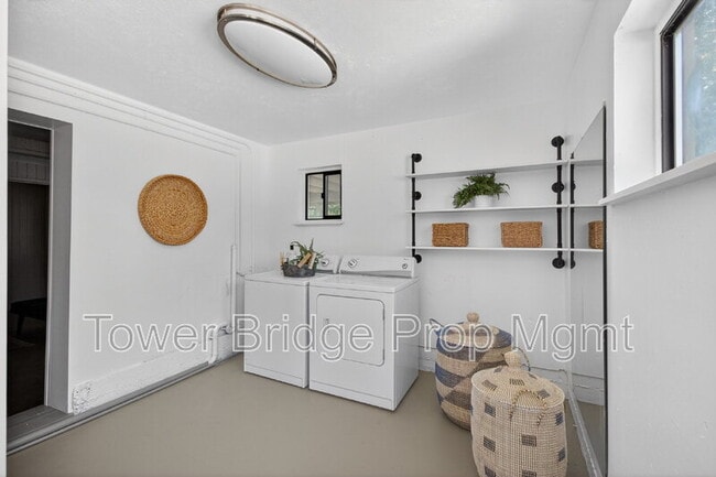 Building Photo - 3937 Orangewood Dr
