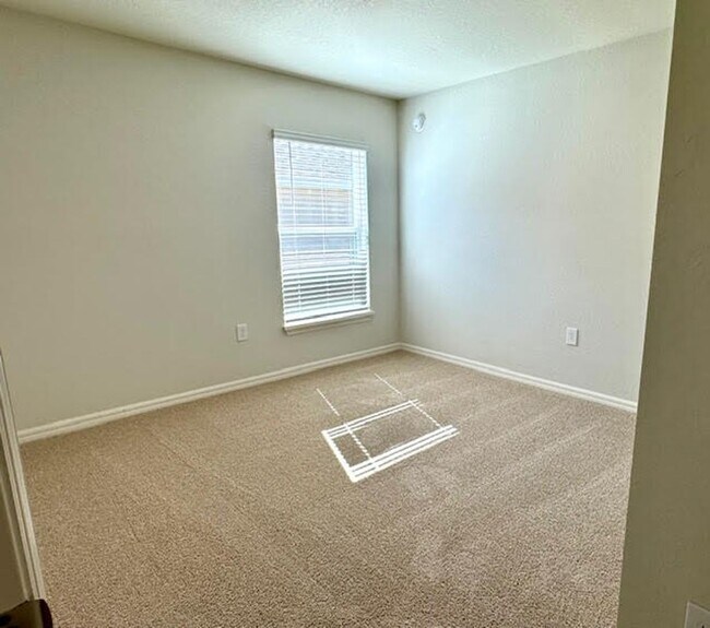 Building Photo - 4 Bedroom 2 Bathroom House for Rent in Ast...