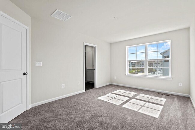 Building Photo - 136 Winterplace Dr
