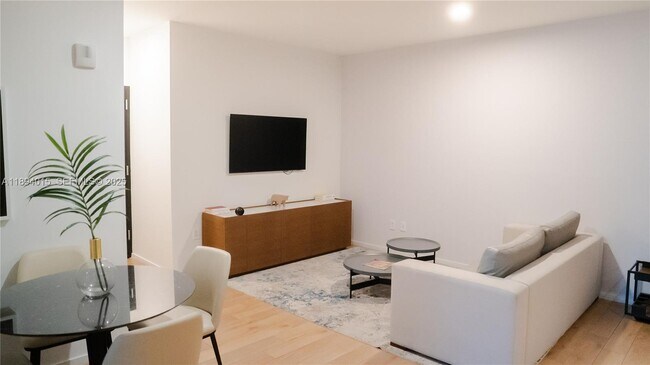 Building Photo - 398 NE 5th St