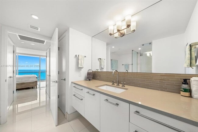 Building Photo - 6801 Collins Ave