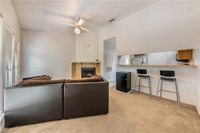 Building Photo - 2901 San Jacinto Blvd