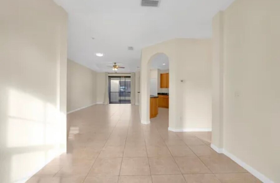 Building Photo - 145 Calle El Jardin