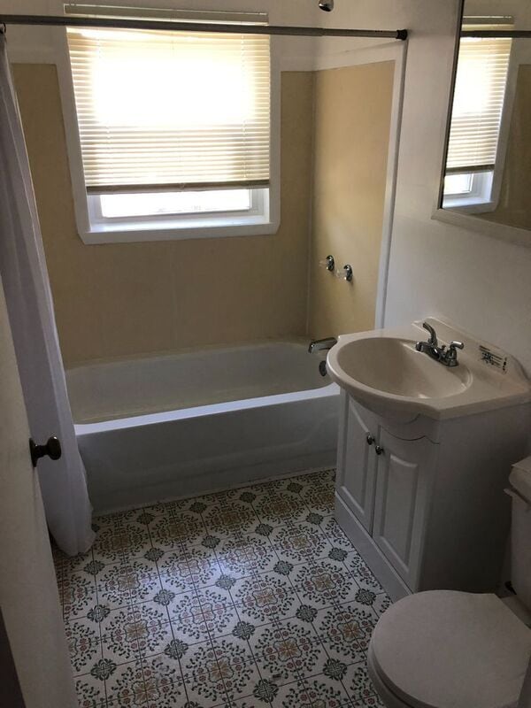 Building Photo - 108 Columbian Ave