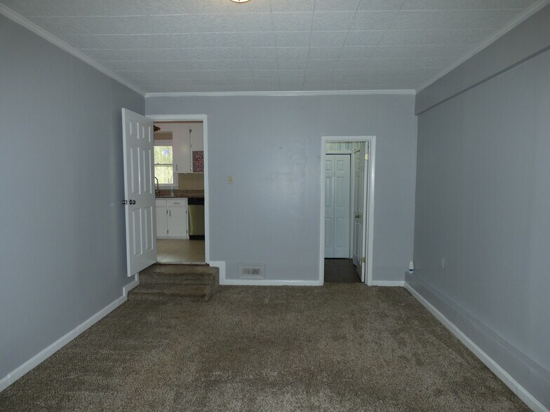 Building Photo - 5800 Meadowbrook Rd