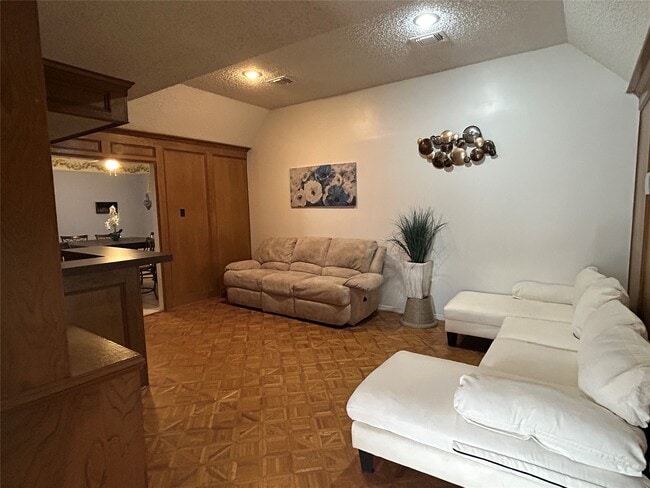 Building Photo - 17718 Surreywest Ln