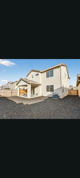 Building Photo - 9453 Del Seis Dr