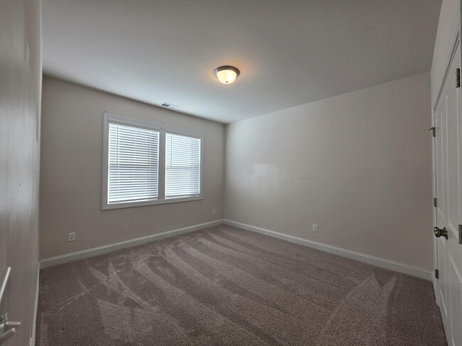 Building Photo - 3360 Rustic Dr