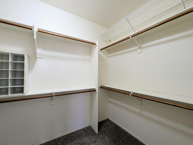 Building Photo - 5770 W Golden Ln