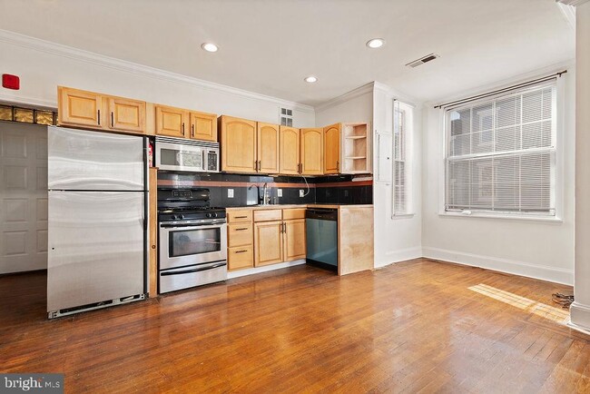 Building Photo - 2738 Poplar St