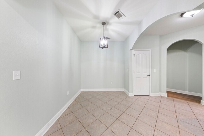 Building Photo - Luxury home in a premier neighborhood!