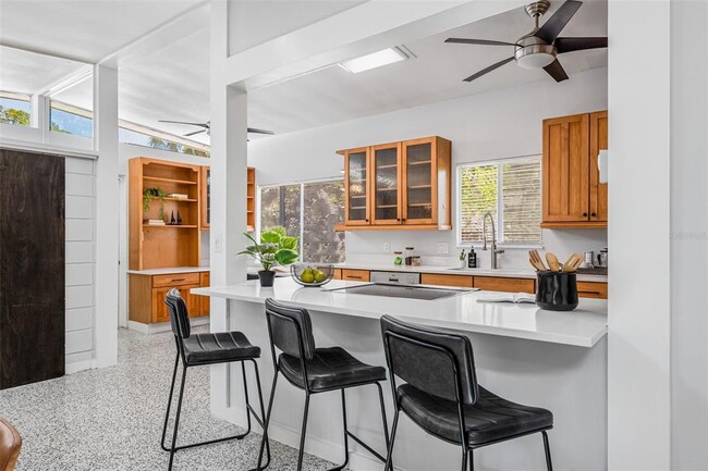 Building Photo - 4925 Camellia Way S