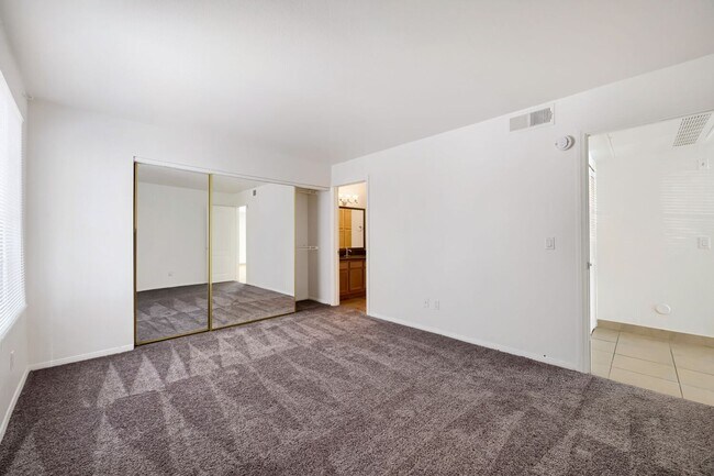 Building Photo - 9325 W Desert Inn Rd