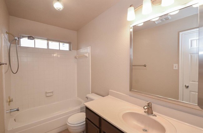Building Photo - 6327 Drake Elm Dr