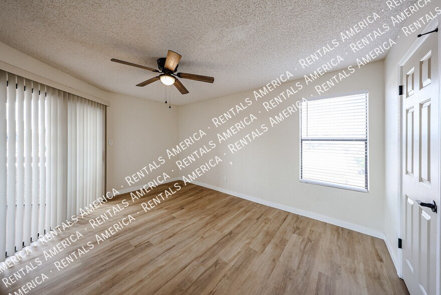 Building Photo - 9151 W Greenway Rd