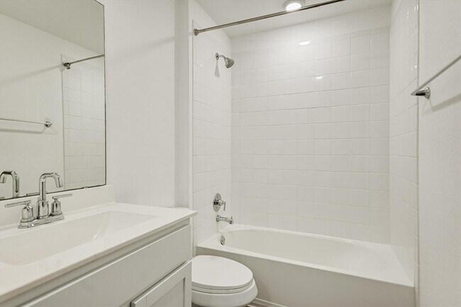 Building Photo - 115 Sweetwater Crk Ln