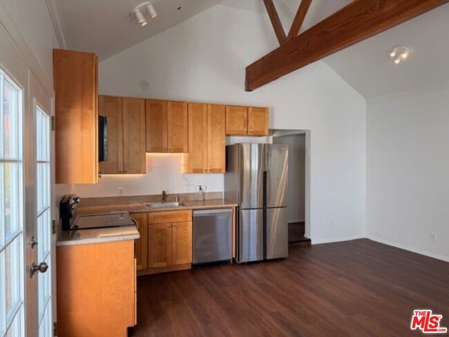 Building Photo - 540 Huntley Dr