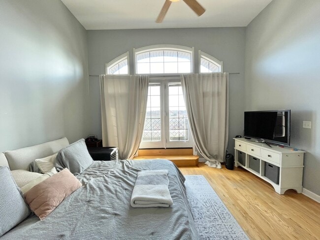 Building Photo - 2734 N Wolcott Ave