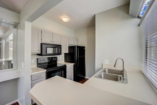 Building Photo - Crosspointe (1458)