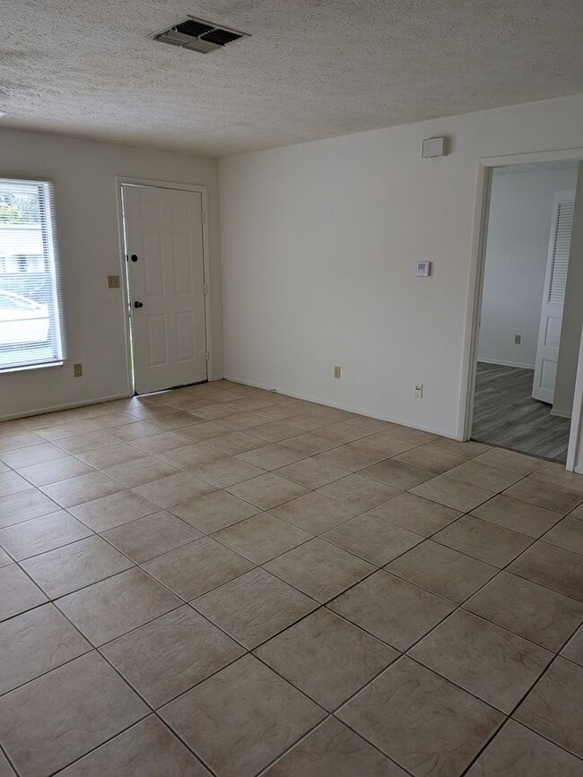Building Photo - 1 bed/1 bath $1000/month in Dade City!