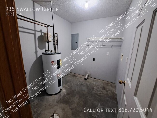 Building Photo - 935 Swallow Cir