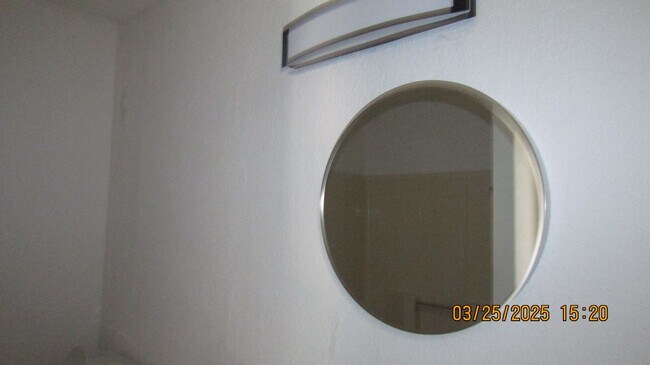 Building Photo - Newly renovated! Pet Friendly! Centrally l...