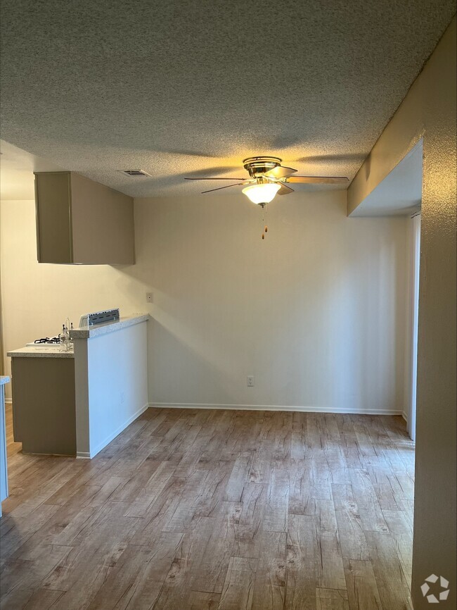 Building Photo - Kirby Gardens Apartments