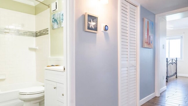 Building Photo - 2 Bedroom Condo - Ocean View - On the Boardwalk - Utilities Included!